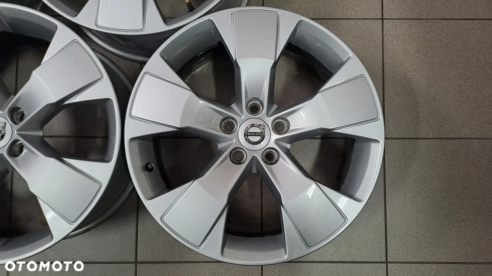 Felgi Aluminiowe 18 Volvo XC 40 5x108 ET 50.5 - 5