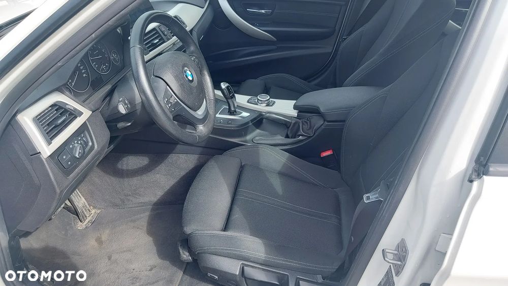 BMW Seria 3 318i Advantage - 13