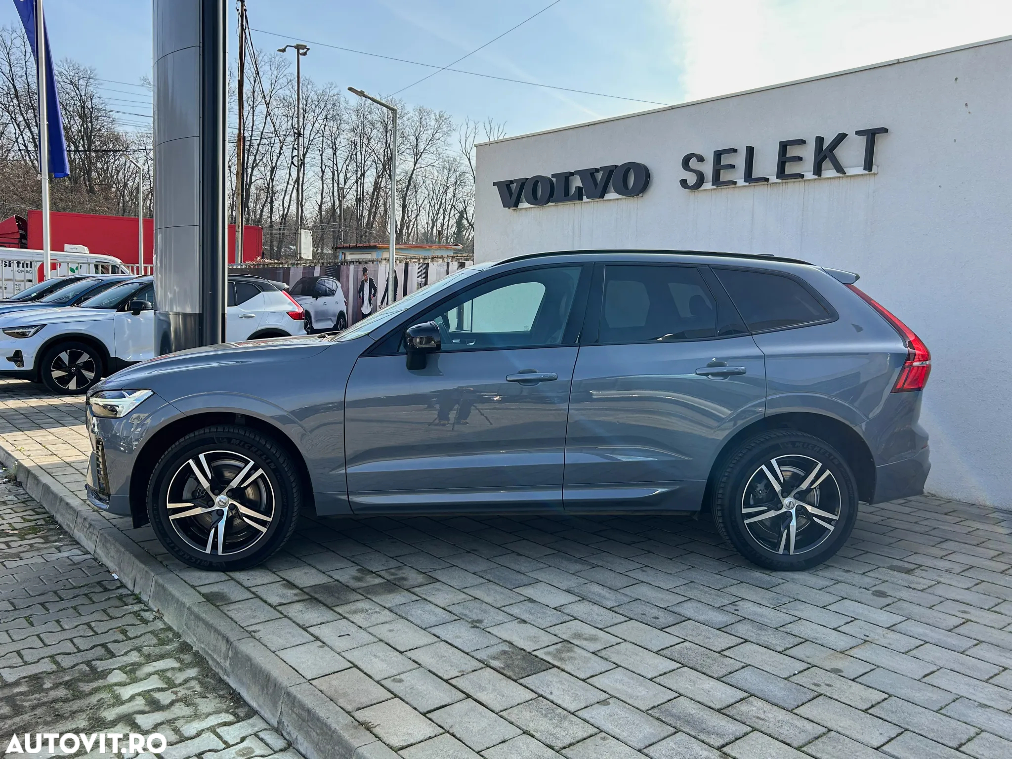 Volvo XC 60 B4 MHEV AT8 AWD R-Design - 3