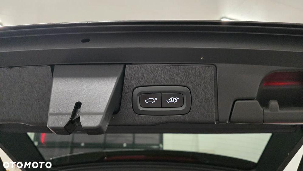 Volvo XC 60 B4 D AWD Plus Dark - 10