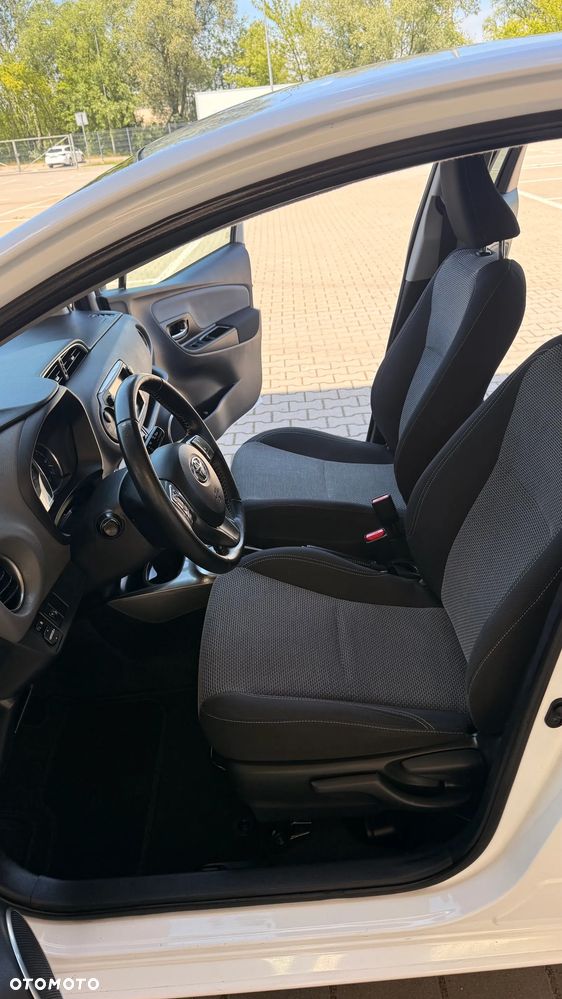 Toyota Yaris Hybrid 100 Dynamic - 8