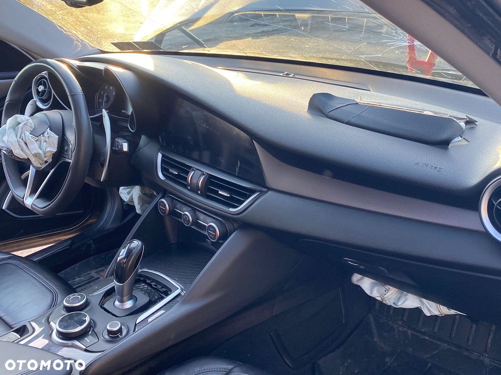 Alfa Romeo Giulia - 19