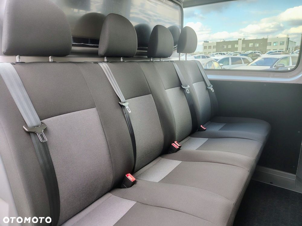 Volkswagen Crafter Crafter 35 Furgon z wysokim dachem silnik: 2,0 l EURO VI SCR 163 KM / skrzynia biegów: Przedni napęd automatyczna 8-biegowa rozstaw osi: 4490 mm L5 - 9