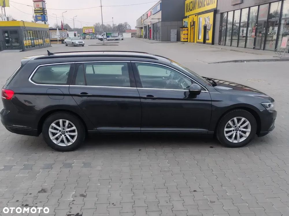 Volkswagen Passat 2.0 TDI SCR Comfortline - 12