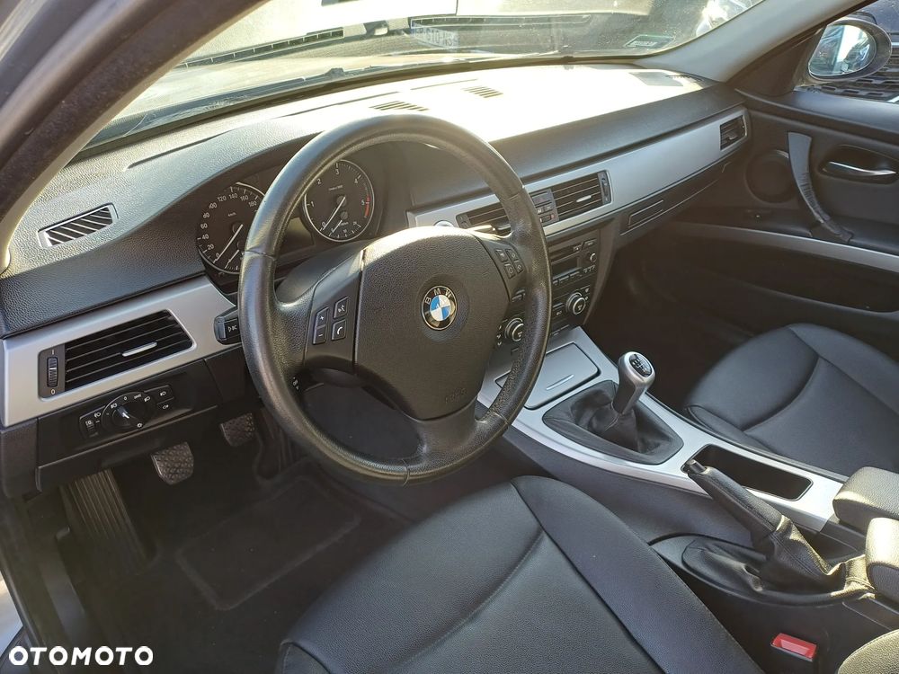 BMW Seria 3 318d - 14