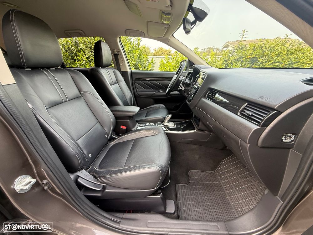 Mitsubishi Outlander 2.0 Instyle Navi - 25