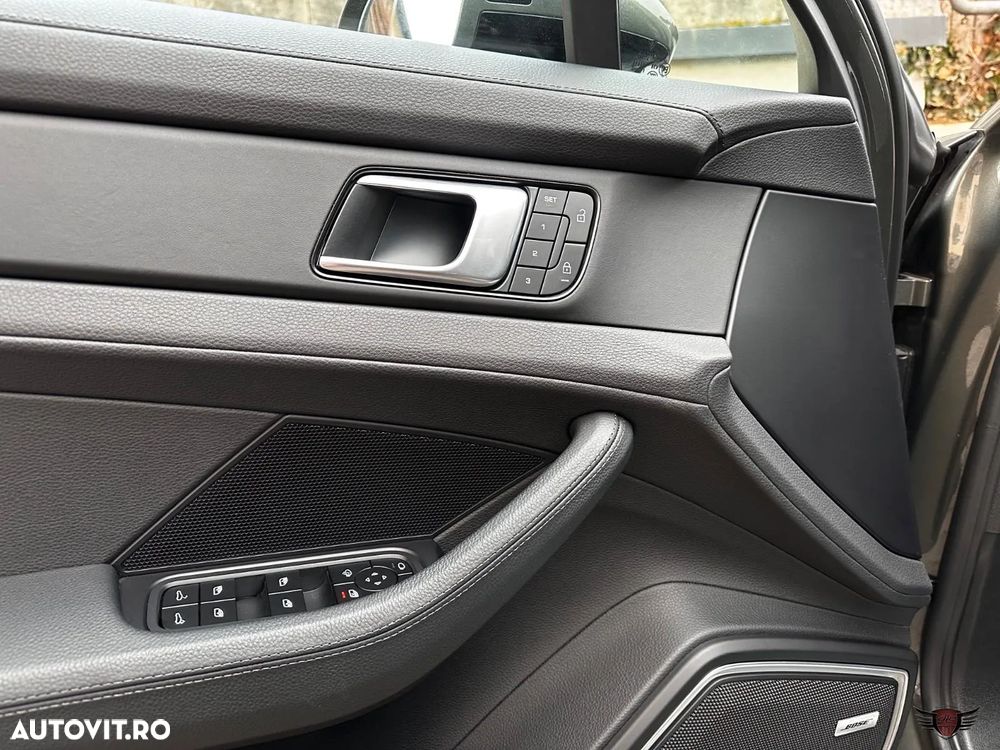 Porsche Panamera 4S Executive - 33