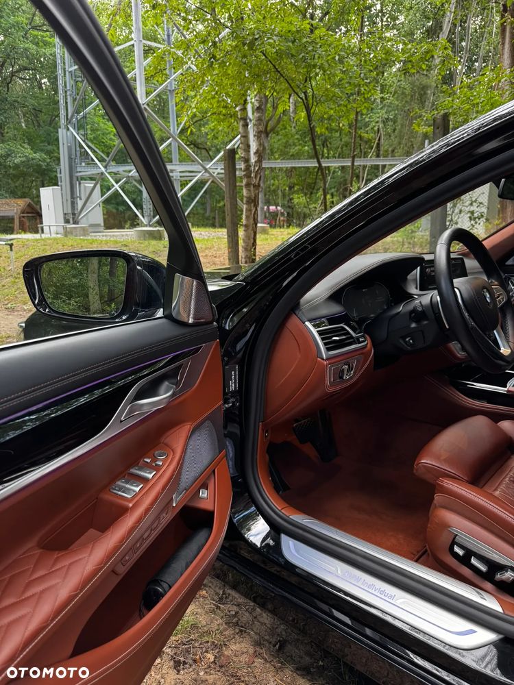 BMW Seria 7 745e - 13