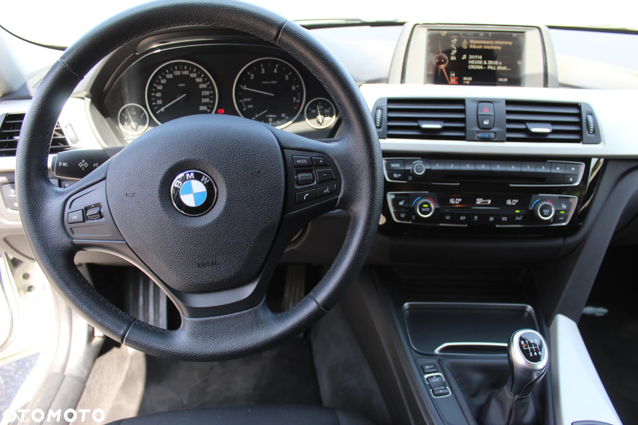 BMW Seria 3 318i - 18