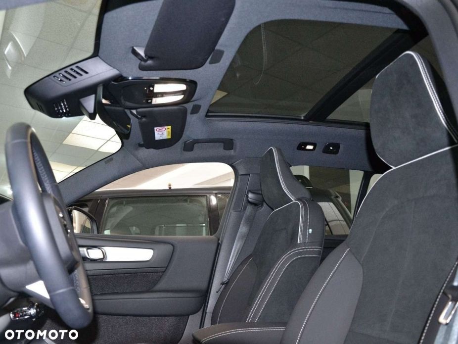Volvo XC 40 B4 Ultra Black Edition - 5