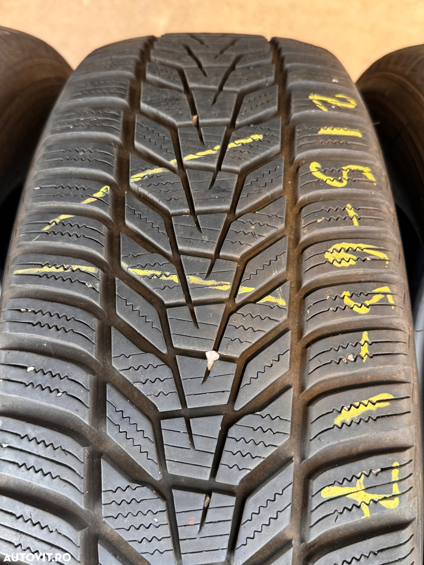 Vând 4 anvelope 215/65/17 hankook de iarnă ca noi - 5