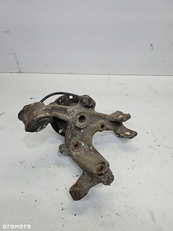 WAHACZ ZWROTNICA PRAWY TYŁ A4 B6 B7 8E0505436BC - 4