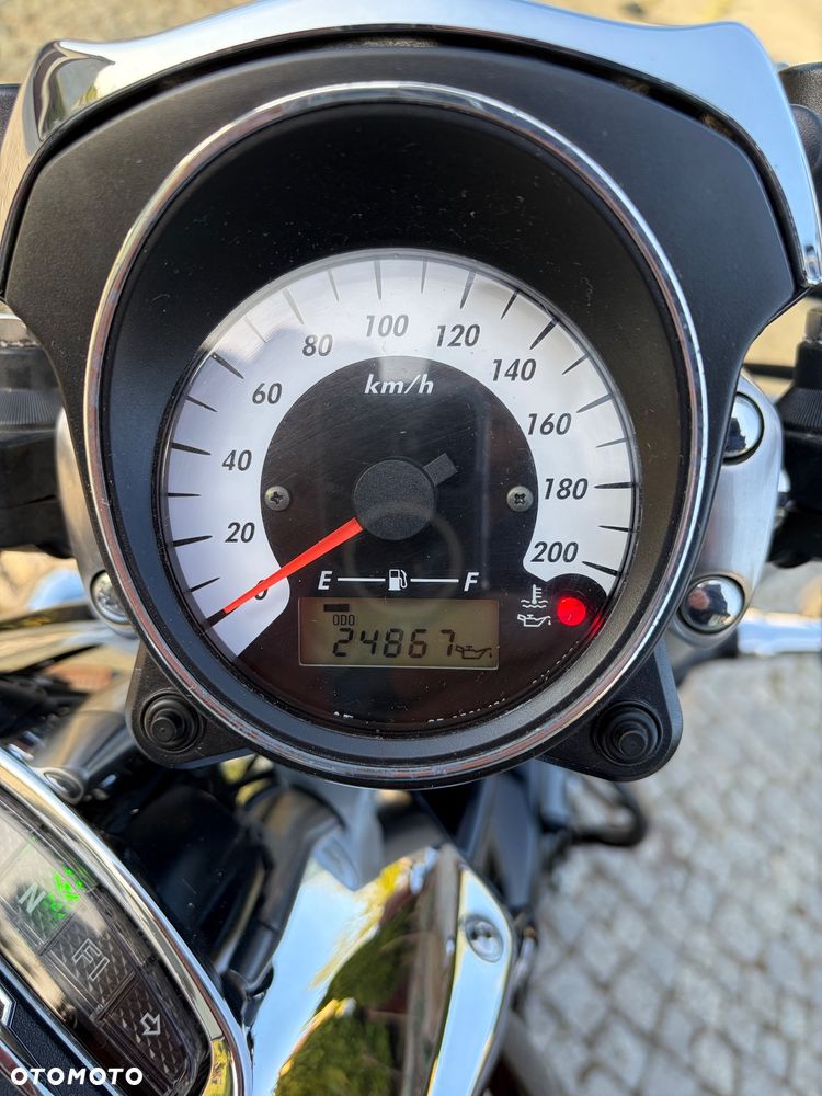 Suzuki Intruder - 11