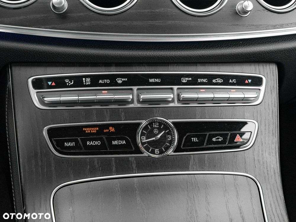 Mercedes-Benz Klasa E 350 d 4-Matic 9G-TRONIC - 23