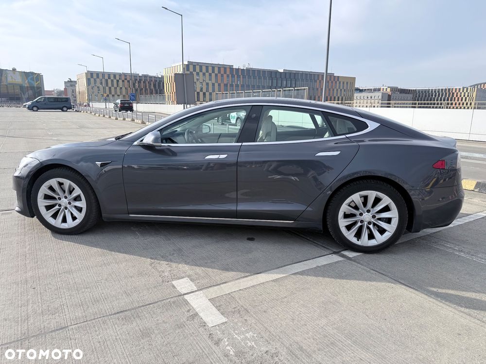 Tesla Model S - 11