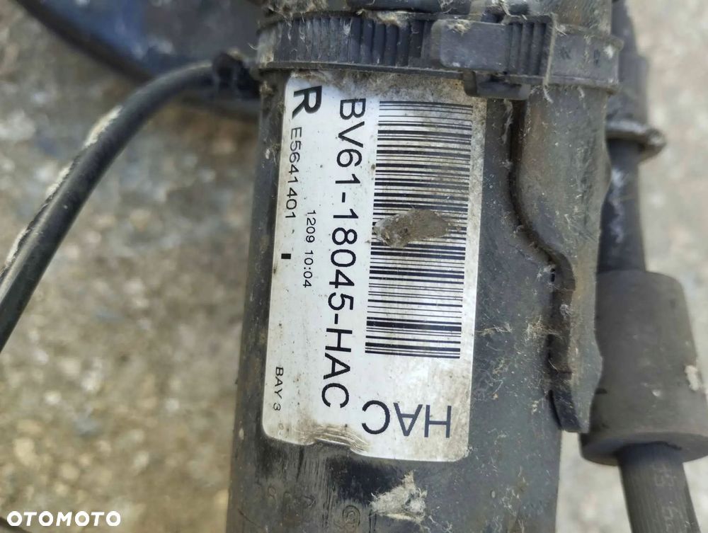 ford focus 2017 przód strona prawa amortyzatory - 2