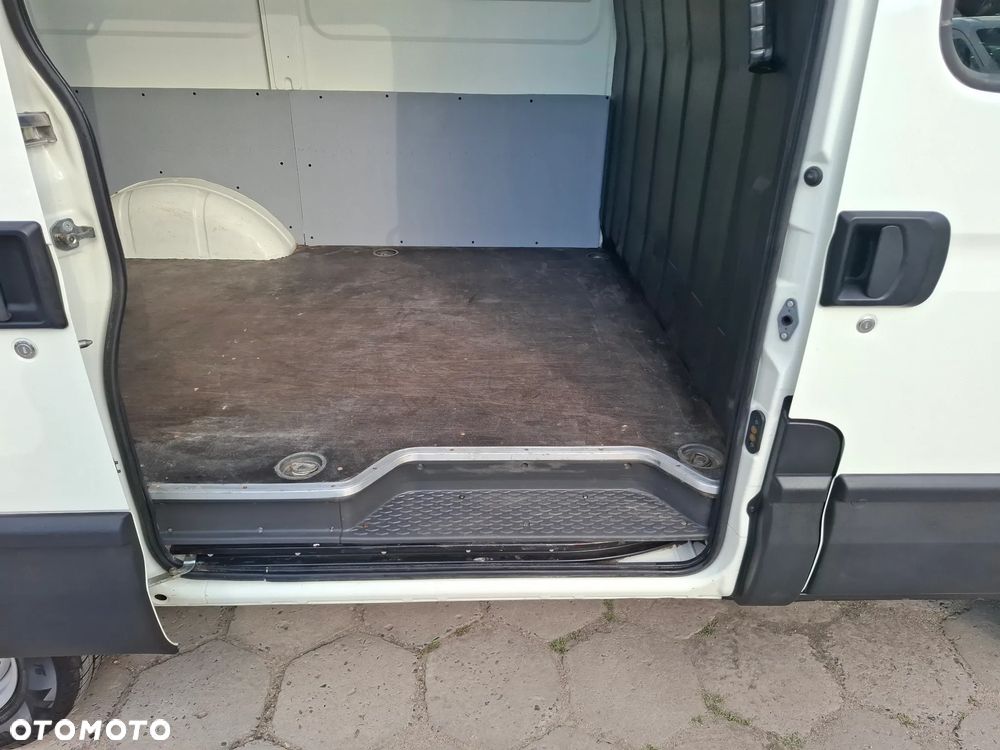 Iveco Daily 35S13 L2H2 ŚREDNIAK Klima HAK 3500KG - 30