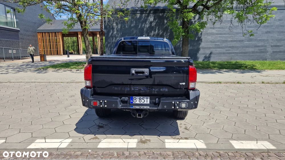 Toyota Tacoma - 11