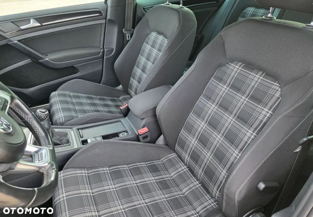 Volkswagen Golf 2.0 TDI BMT GTD - 36