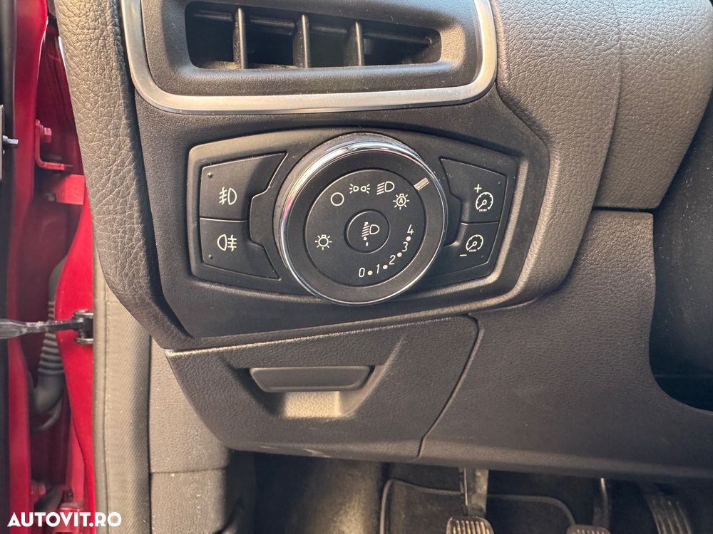 Ford Focus 1.6 TDCI DPF Champions Edition - 34