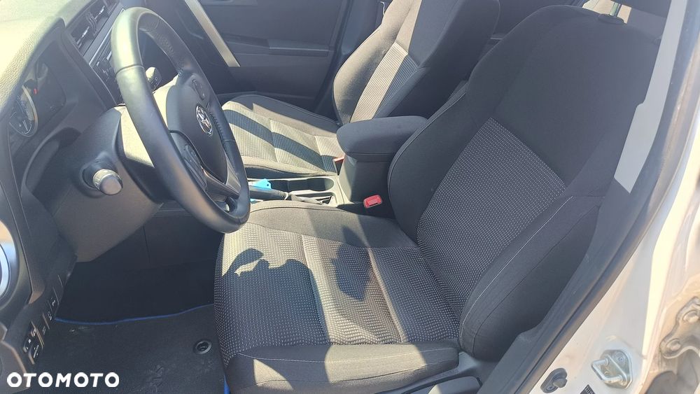 Toyota Auris 1.8 HSD Luna - 16