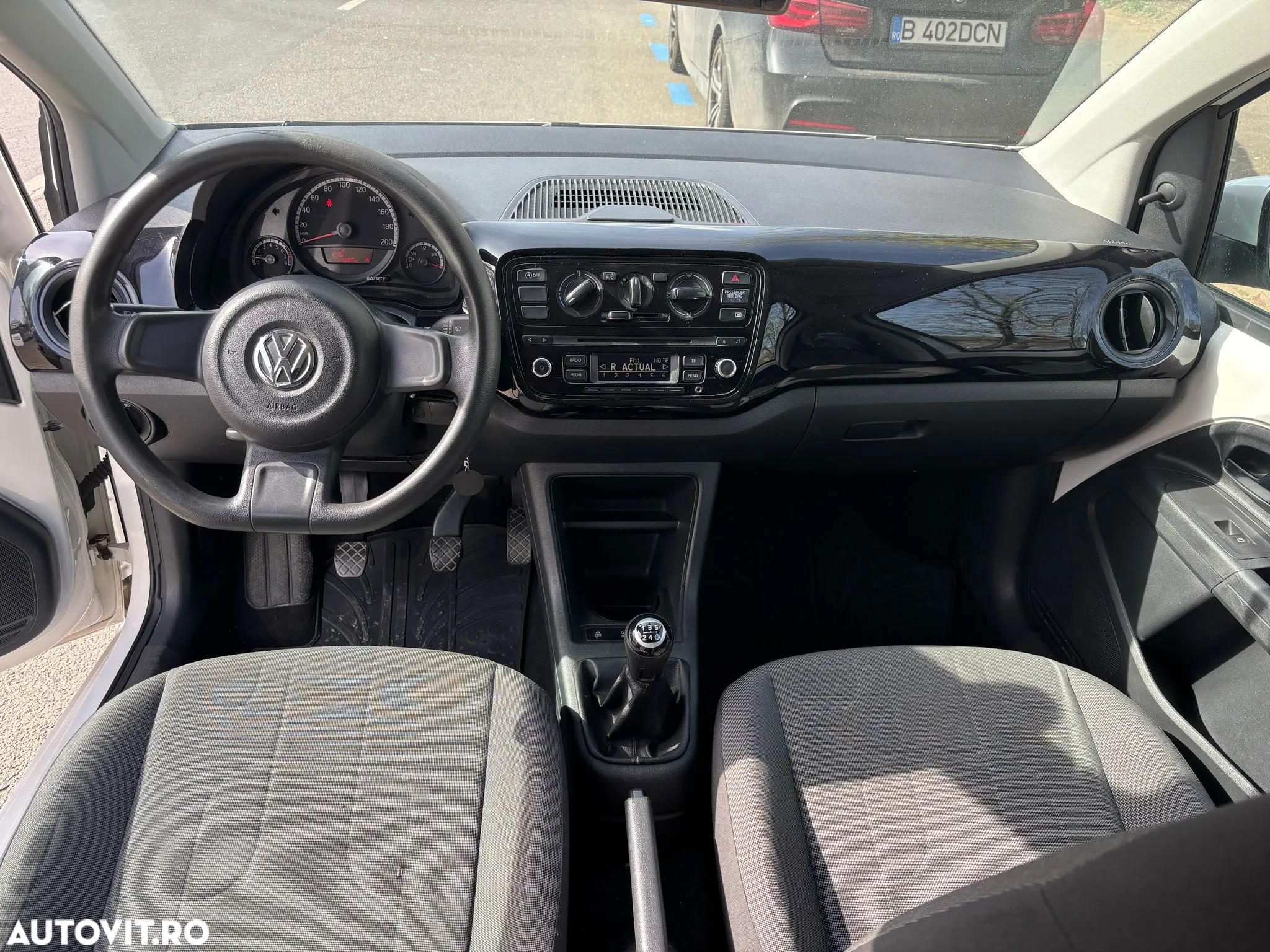 Volkswagen up! - 8
