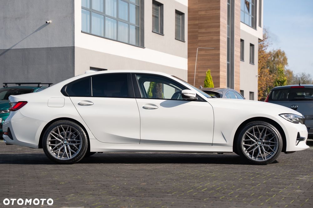 BMW Seria 3 318i Sport Line - 17