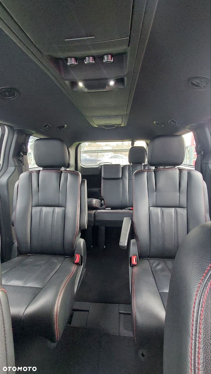 Dodge Grand Caravan - 5