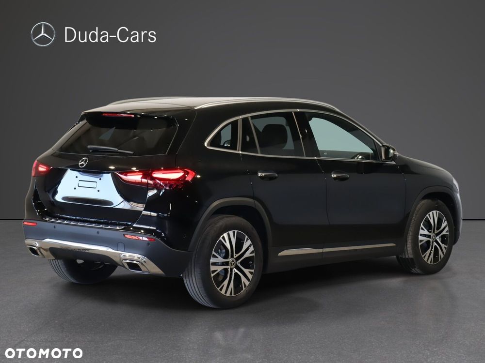 Mercedes-Benz GLA 200 d Progressive 8G-DCT - 4