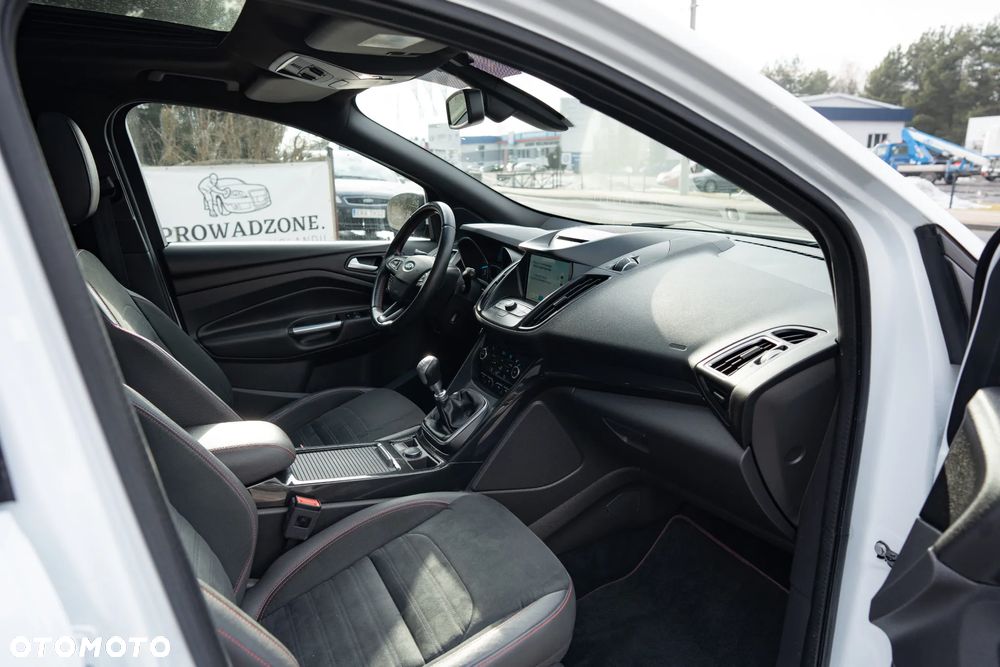 Ford Kuga 1.5 EcoBoost 2x4 ST-Line - 19