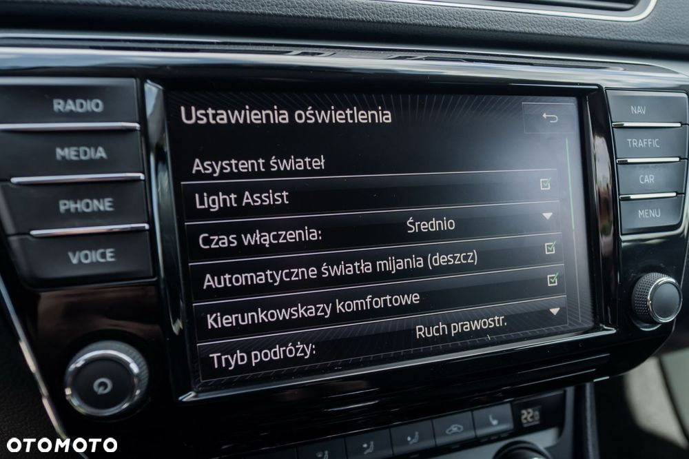 Skoda Superb 2.0 TDI DSG Ambition - 32