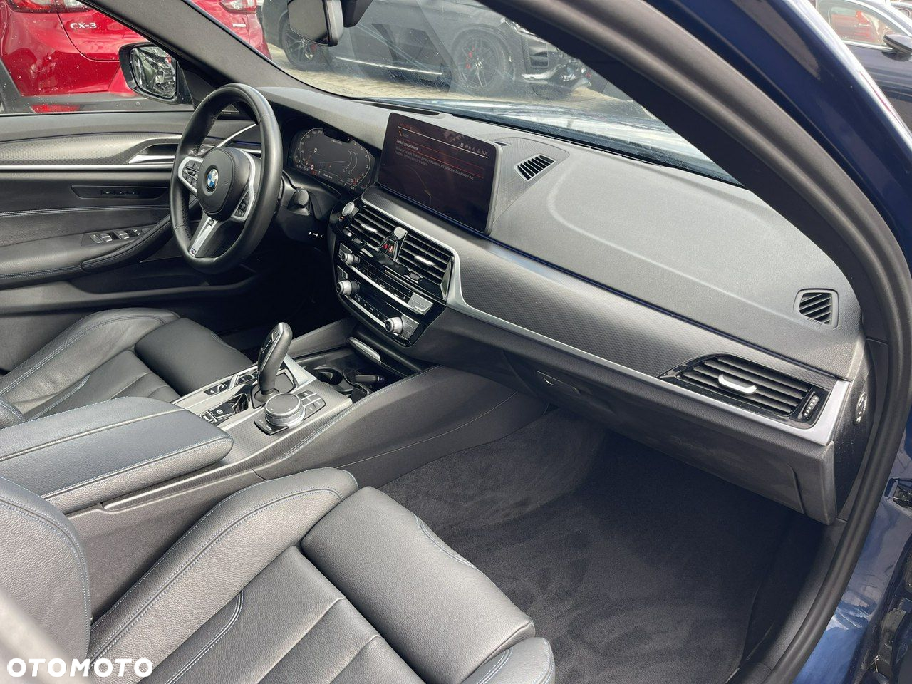 BMW Seria 5 M550i xDrive sport - 9