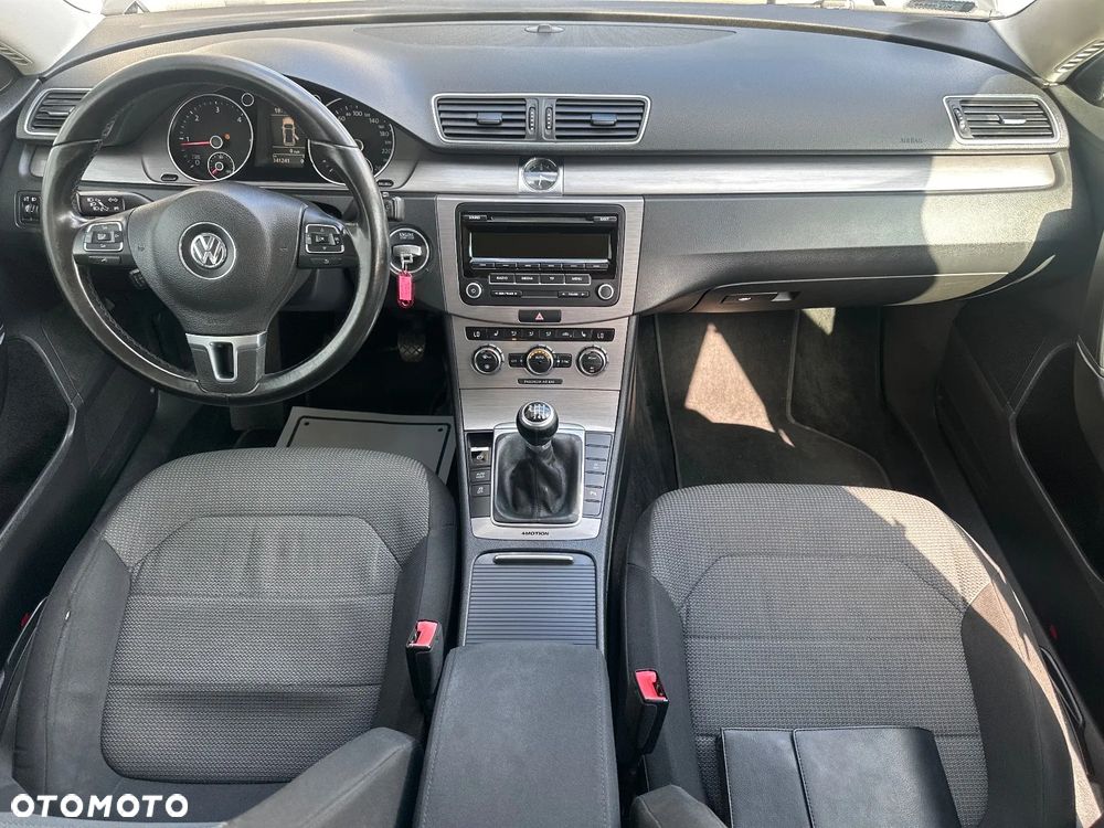 Volkswagen Passat 2.0 TDI 4Motion BlueMotion Technol Comfortline - 24