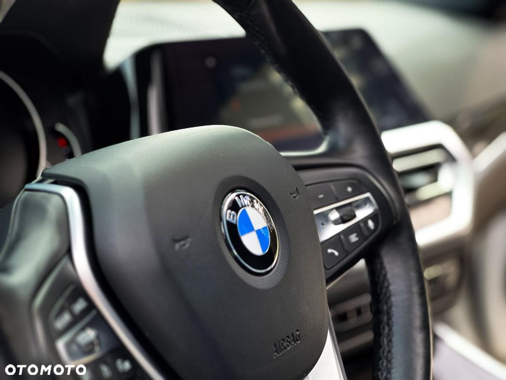 BMW Seria 3 330i Sport Line sport - 27