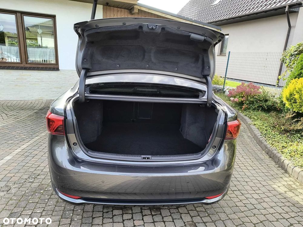 Toyota Avensis 1.8 Premium - 13