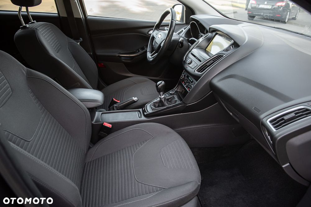 Ford Focus SW - 32