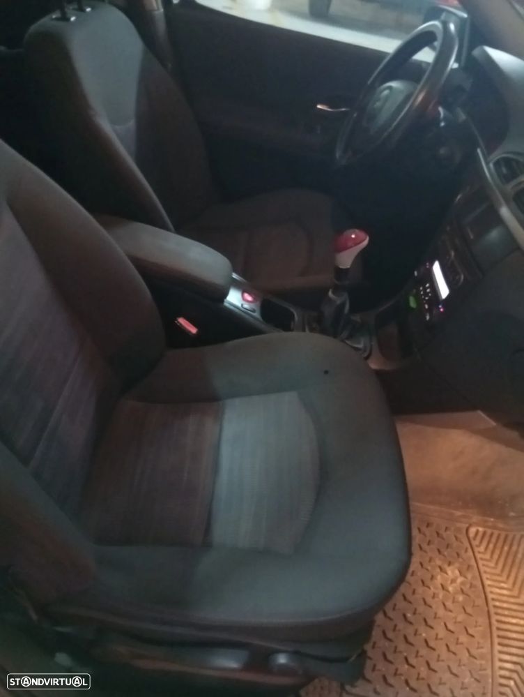 Renault Laguna 1.9 dCi Confort - 8