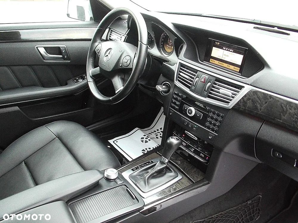 Mercedes-Benz Klasa E 200 CDI DPF BlueEFFICIENCY 7G-TRONIC Avantgarde - 9