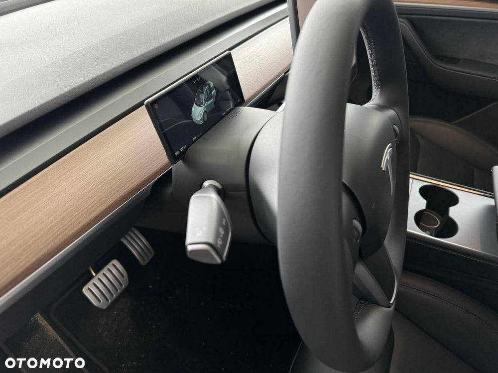 Tesla Y Performance AWD - 9