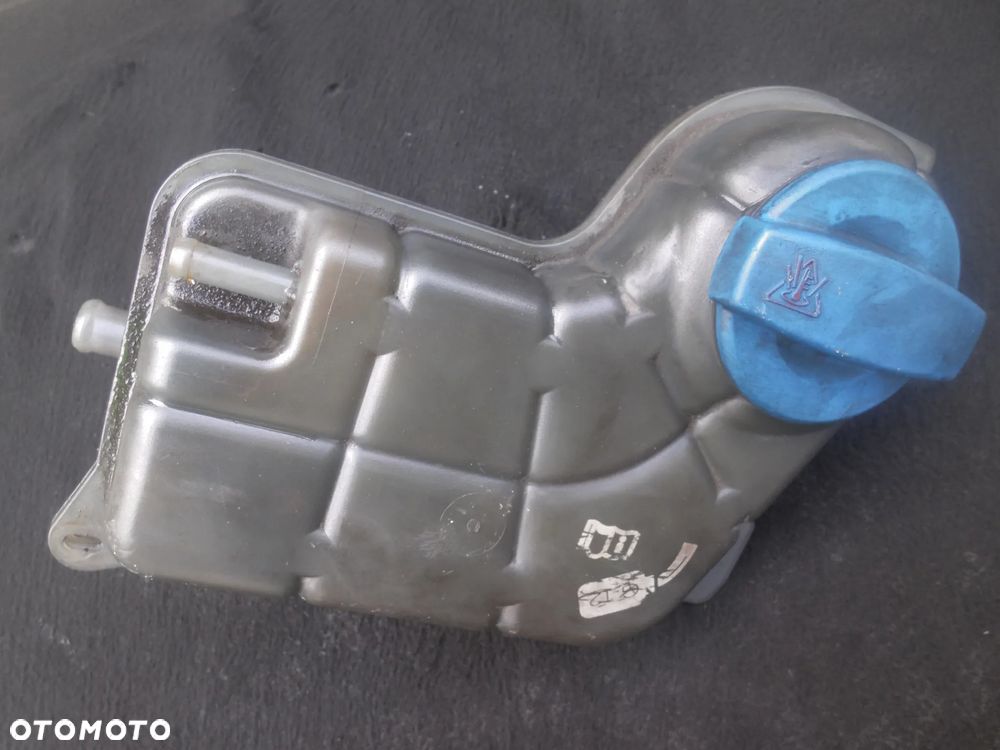 AUDI A4 B6 ZBIORNICZEK WYRÓWNAWCZY PŁYNU CHŁODZĄCEGO KOREK 8E0121403 ORYGINAŁ POSIADAM 2 SZT - 1