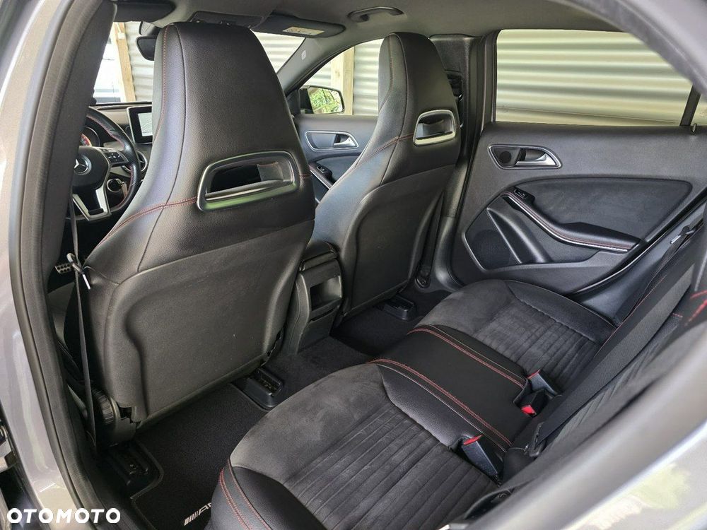 Mercedes-Benz GLA - 13