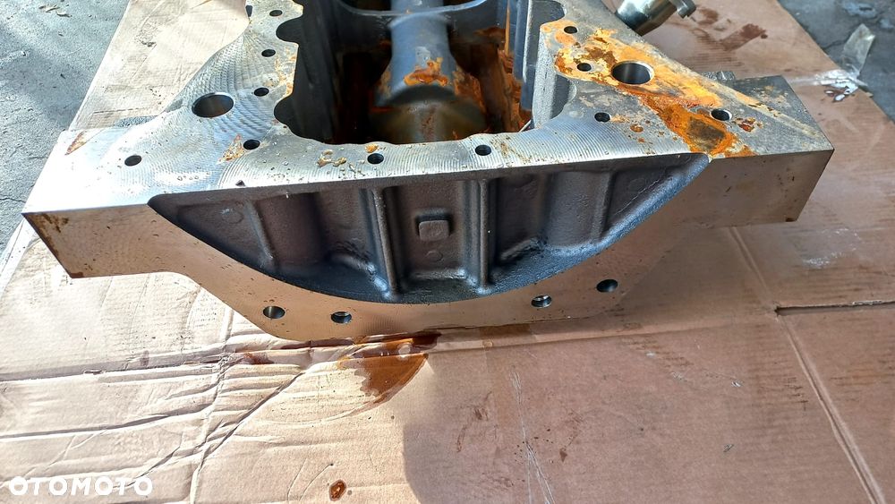 miska olejowa iveco 504269170 new holland 7630 - 11