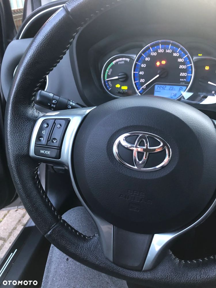 Toyota Yaris Hybrid 100 Selection Passion - 20