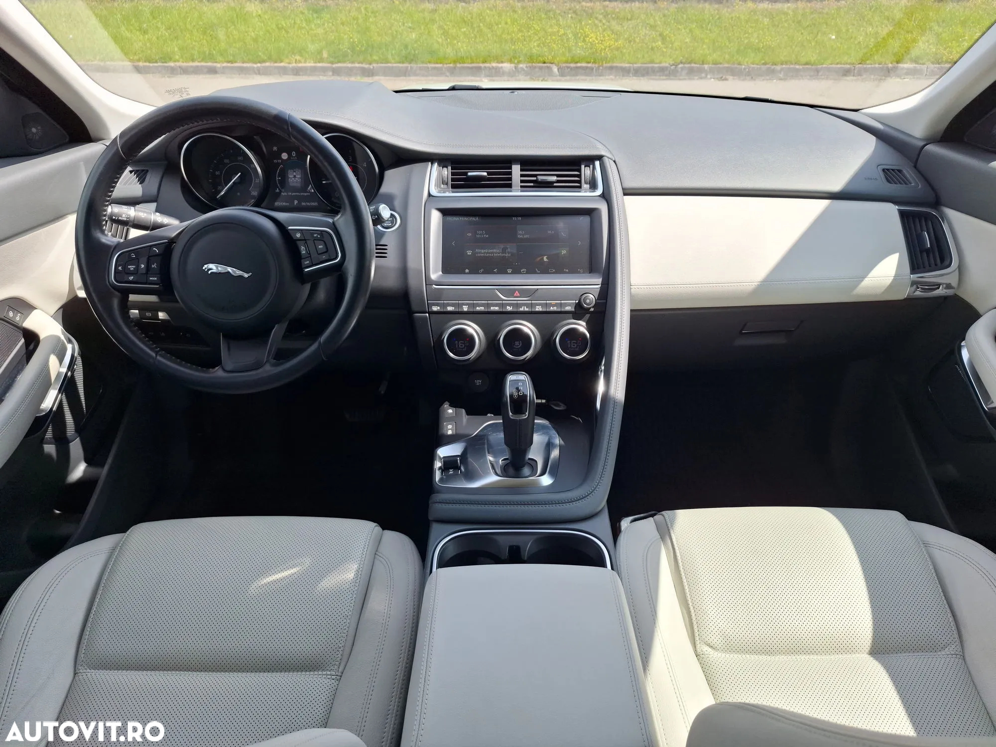 Jaguar E-Pace - 12