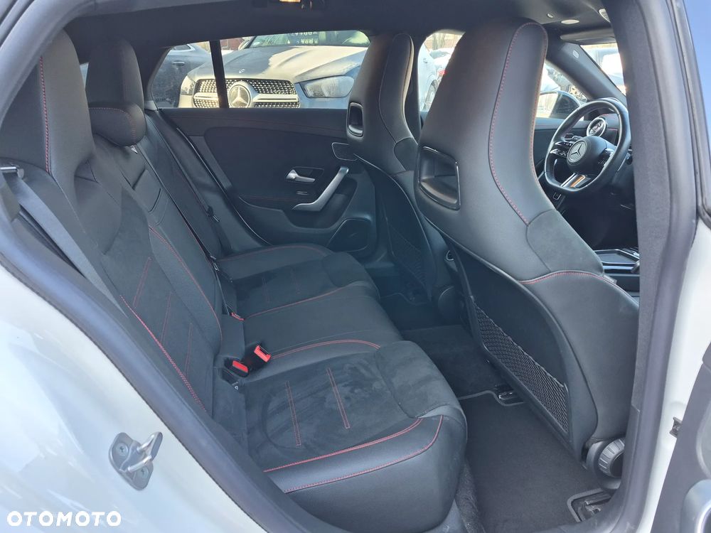 Mercedes-Benz CLA 200 AMG Line 7G-DCT - 29