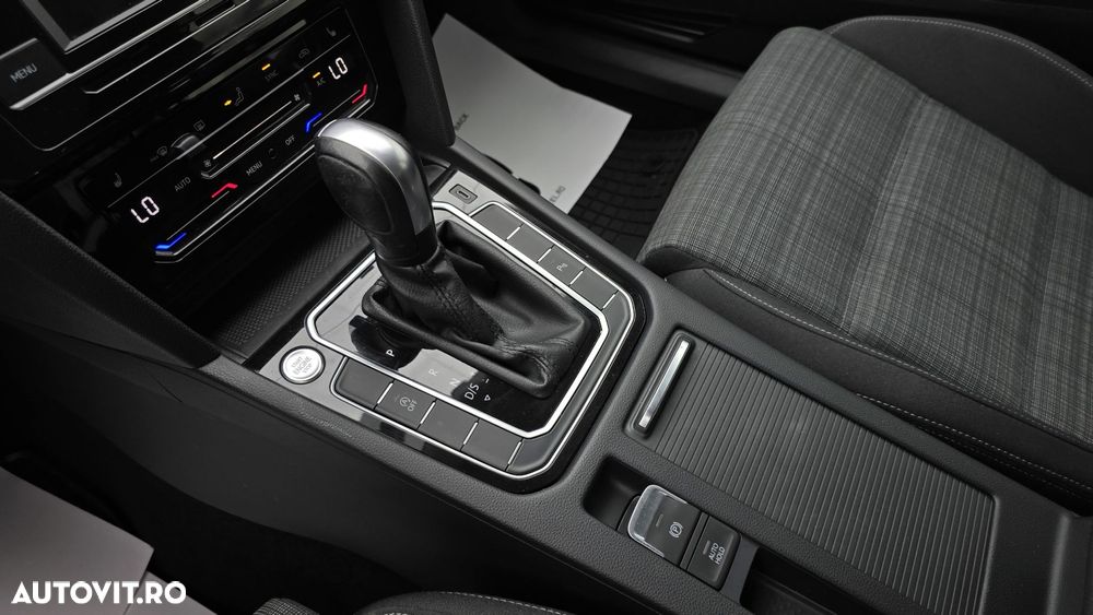 Volkswagen Passat - 17