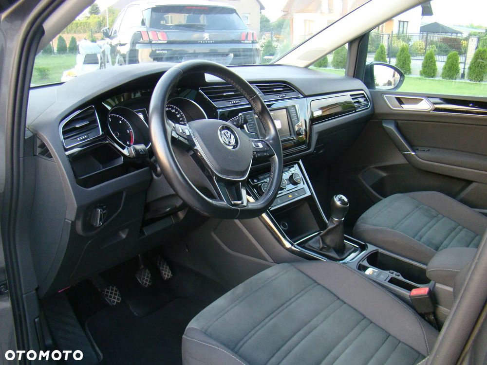 Volkswagen Touran 2.0 TDI SCR Highline - 22