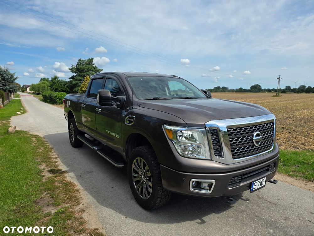 Nissan Titan - 1