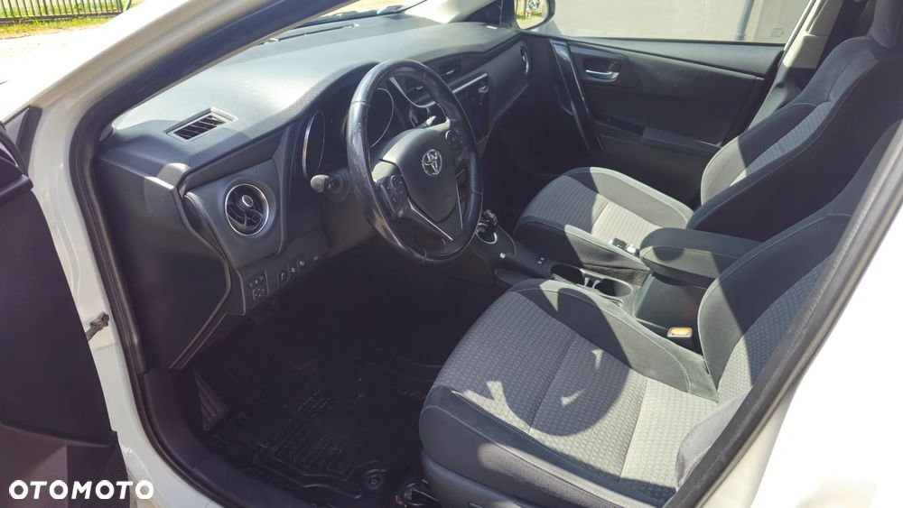 Toyota Auris Hybrid 135 Selection - 8
