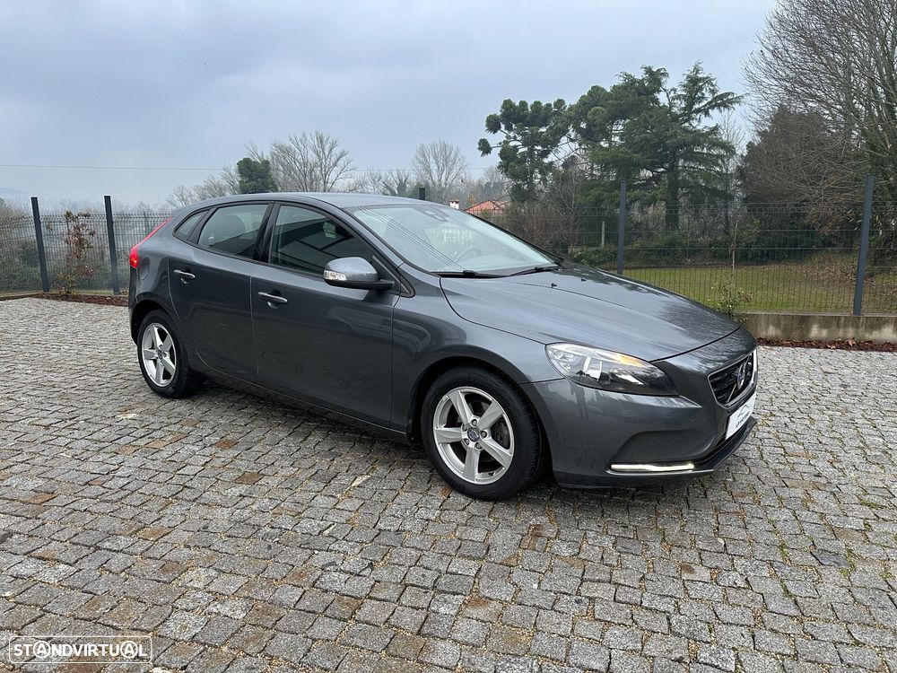 Volvo V40 D2 Momentum - 1
